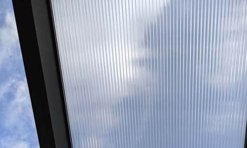 Terrassenüberdachung Anthrazit mit LED und Eindeckung in 16mm Stegplatte Klar