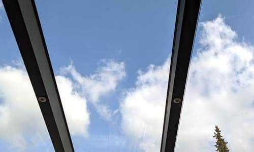 Terrassenüberdachung Anthrazit mit LED und Eindeckung in 8mm VSG-Glas Klar