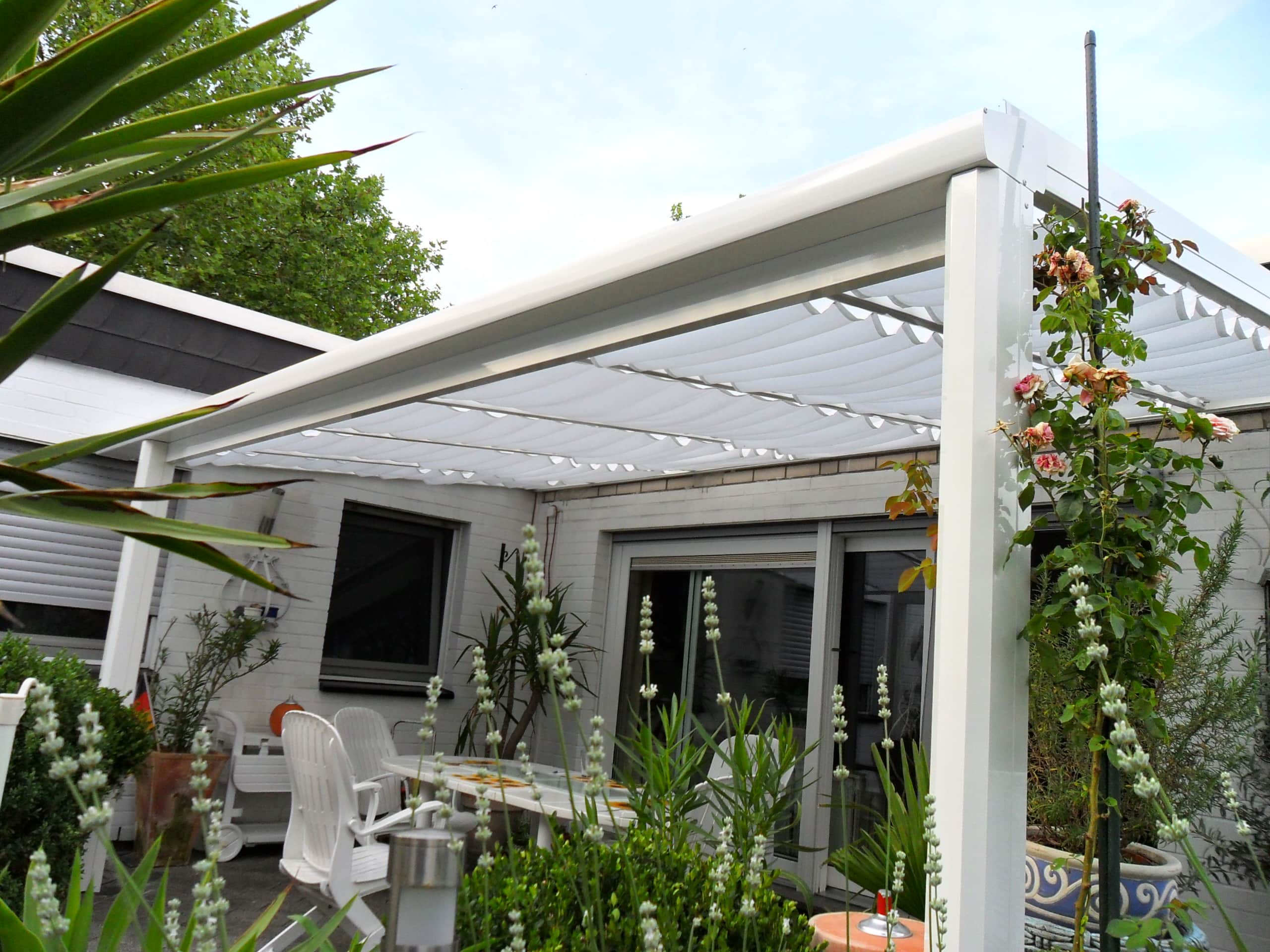 Alu Carport Duisburg, Weiß mit VSG Glas von der Front