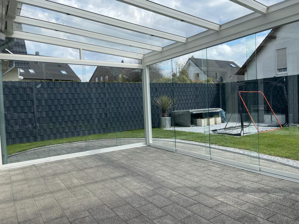 Glas-Schiebe-Element Köln für Terrassenüberdachungen, ESG Glas Weiß von innen