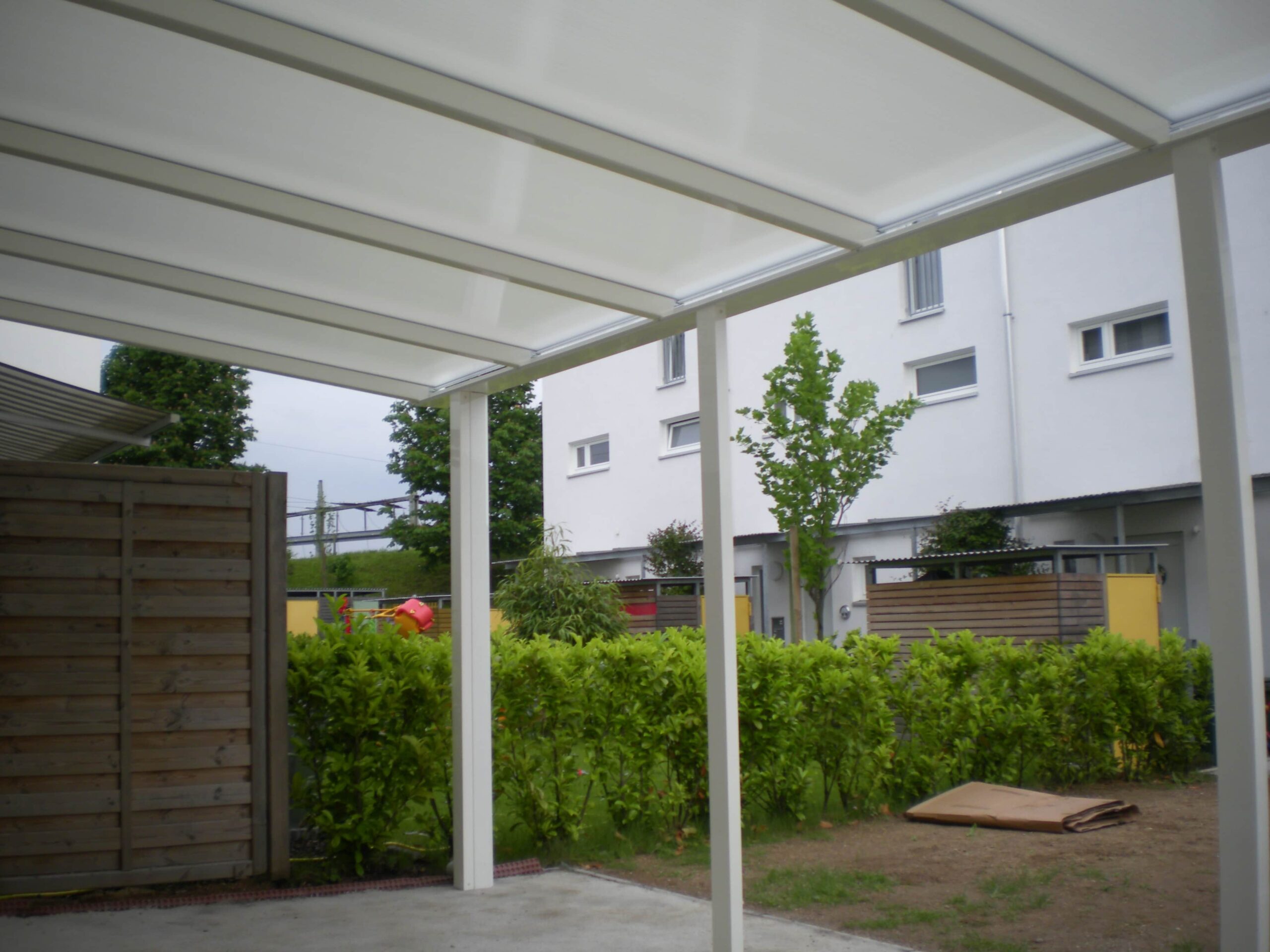 Alu Kalt Wintergarten Düsseldorf, Sommergarten mit ESG- Glas, Aluminium Essen in Weiß von der Seite