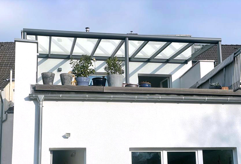 Alu Terrassenüberdachung, Carport und Aluminium Kalt-Wintergarten Weiß, 8mm VSG freier Himmel