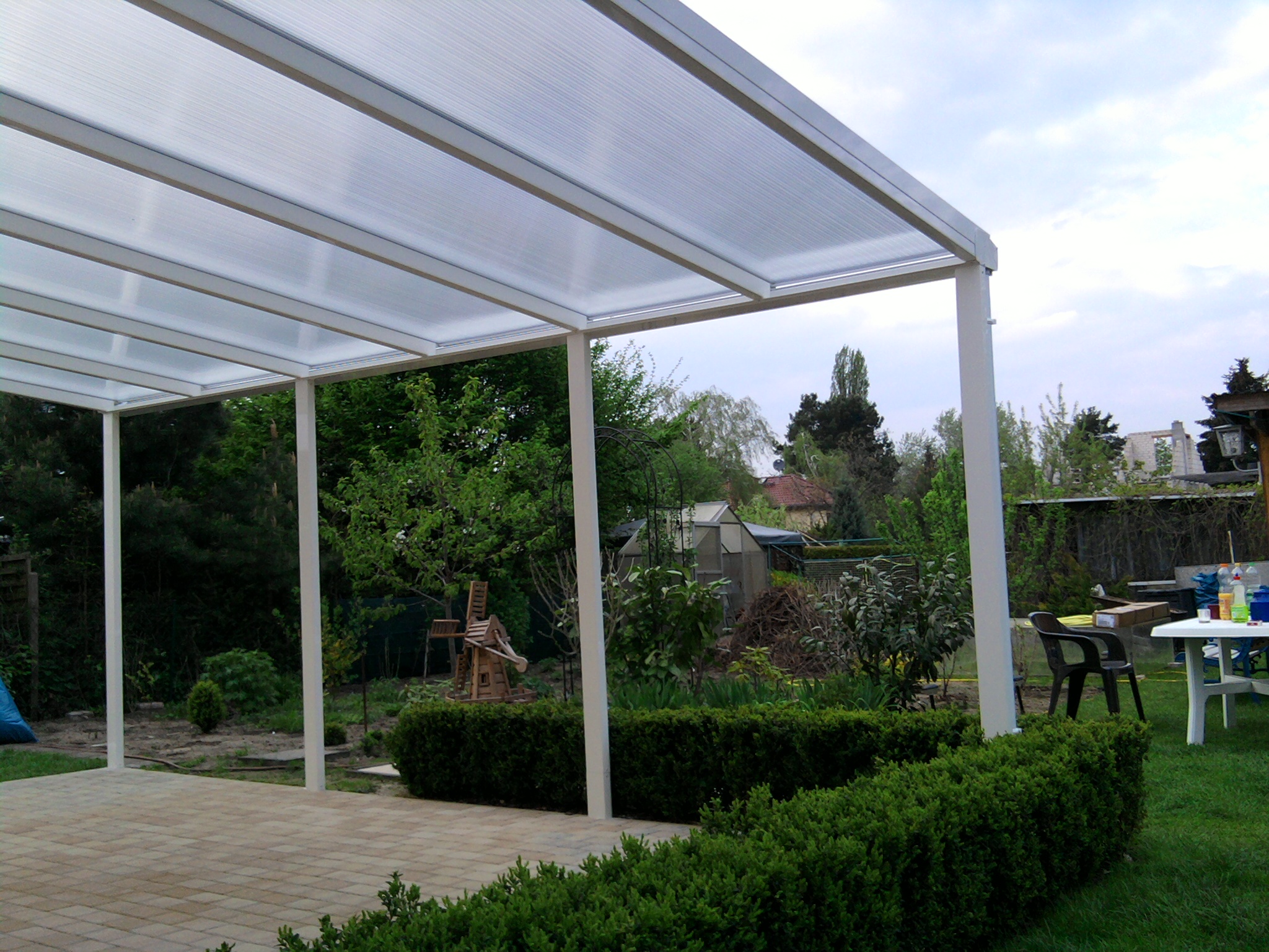 Alu Terrassenüberdachung, Carport und Aluminium Kalt-Wintergarten weiß, 8mm VSG Garten